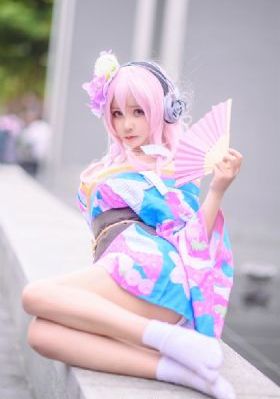 动漫打扑克